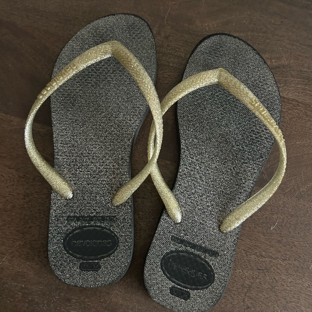Havaianas girls  Sparkle Sandals - Gold and Black bundle
